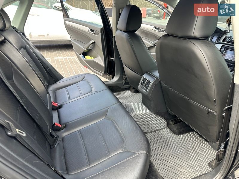 Седан Volkswagen Passat 2012 в Києві