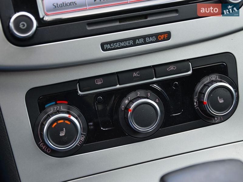 Седан Volkswagen Passat 2010 в Киеве