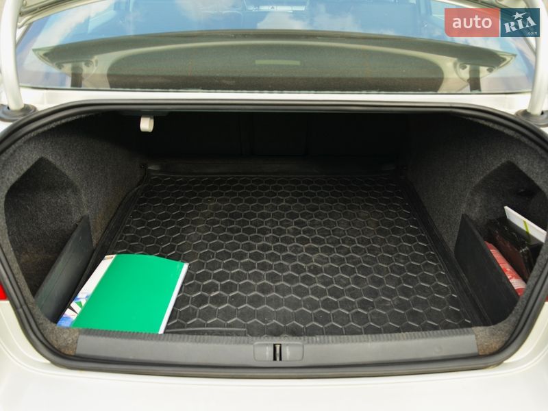 Седан Volkswagen Passat 2010 в Киеве