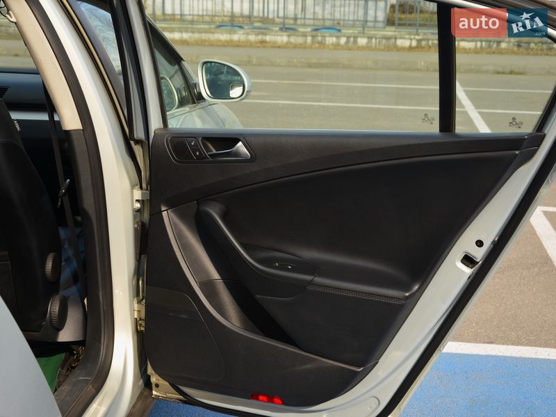 Седан Volkswagen Passat 2010 в Киеве