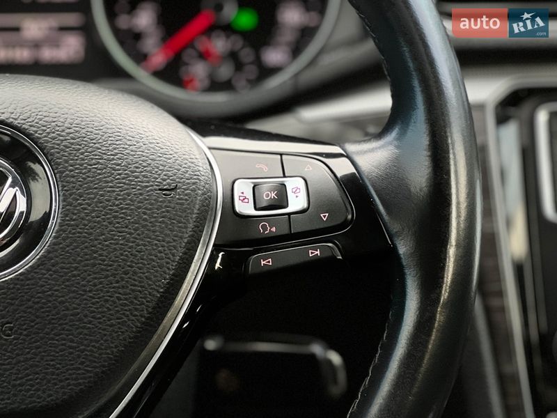 Седан Volkswagen Passat 2016 в Львове
