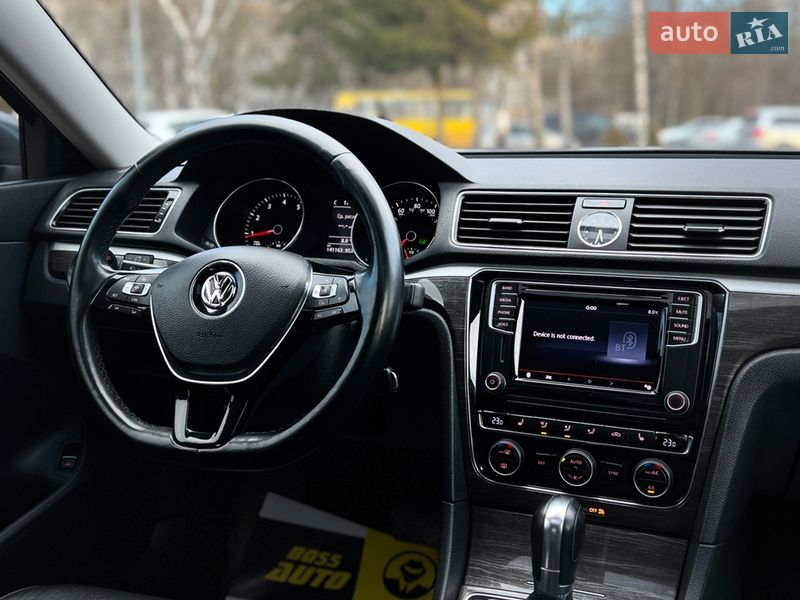 Седан Volkswagen Passat 2016 в Львове