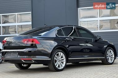 Седан Volkswagen Passat 2022 в Мукачевому