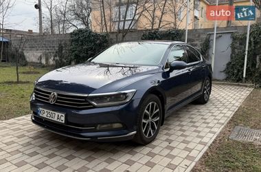 Седан Volkswagen Passat 2015 в Днепре