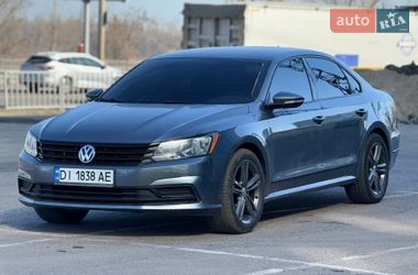 Седан Volkswagen Passat 2016 в Днепре