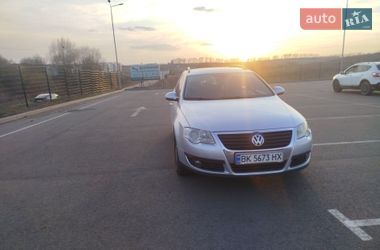 Універсал Volkswagen Passat 2006 в Рівному