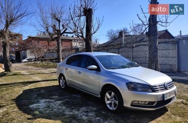 Седан Volkswagen Passat 2012 в Харкові
