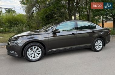 Седан Volkswagen Passat 2018 в Киеве