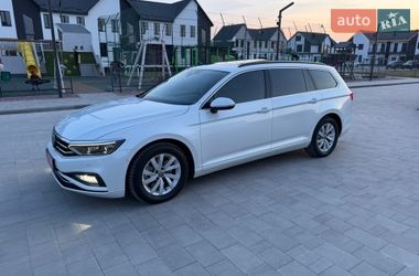 Универсал Volkswagen Passat 2022 в Вараше