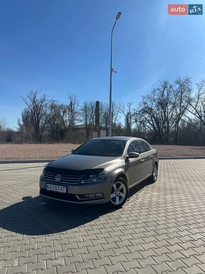 2010 Volkswagen Passat - мініатюра 8