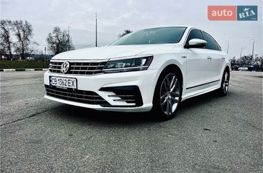 Седан Volkswagen Passat 2018 в Киеве