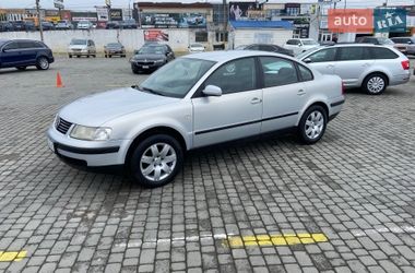 Седан Volkswagen Passat 1998 в Черновцах