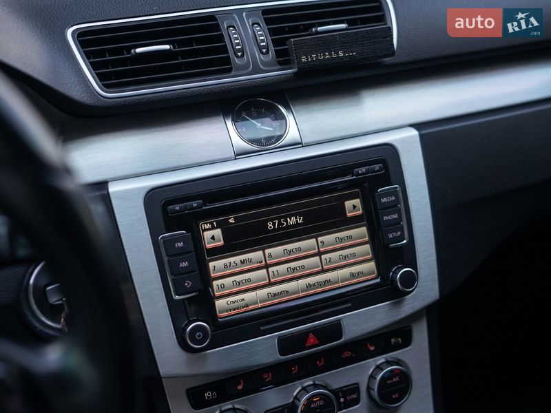 Седан Volkswagen Passat 2012 в Львове