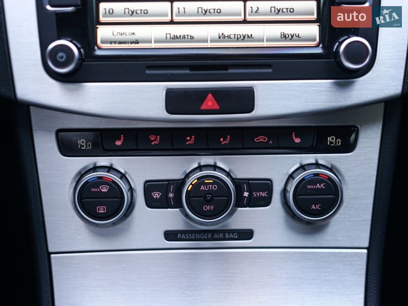 Седан Volkswagen Passat 2012 в Львове