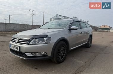 Універсал Volkswagen Passat 2013 в Житомирі