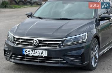 Седан Volkswagen Passat 2016 в Днепре