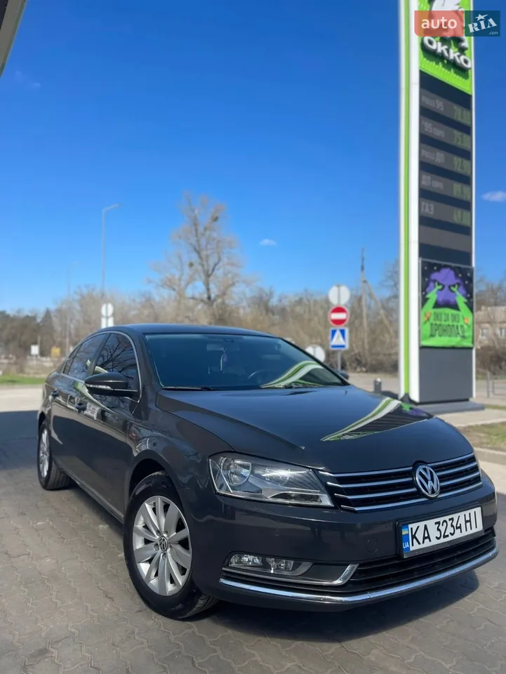 2010 Volkswagen Passat - мініатюра 8