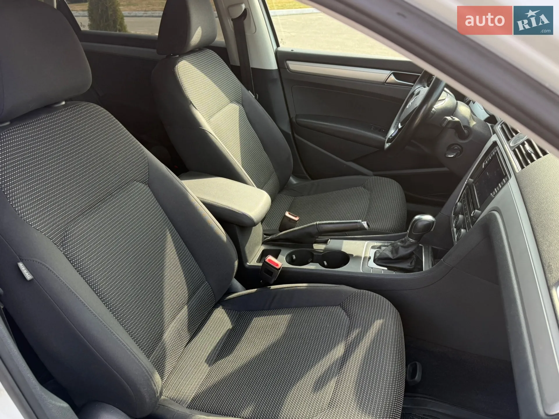 2015 Volkswagen Passat - мініатюра 29