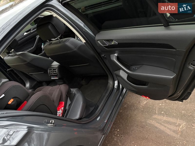 Седан Volkswagen Passat 2016 в Одессе