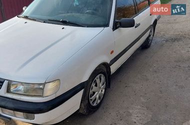 Універсал Volkswagen Passat 1994 в Новій Ушиці