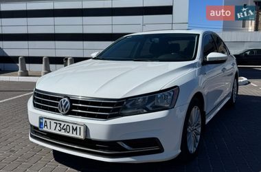 Седан Volkswagen Passat 2016 в Киеве