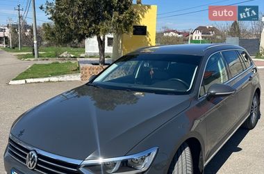 Универсал Volkswagen Passat 2015 в Одессе