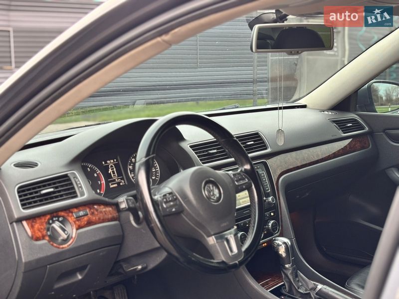 Седан Volkswagen Passat 2012 в Миргороде