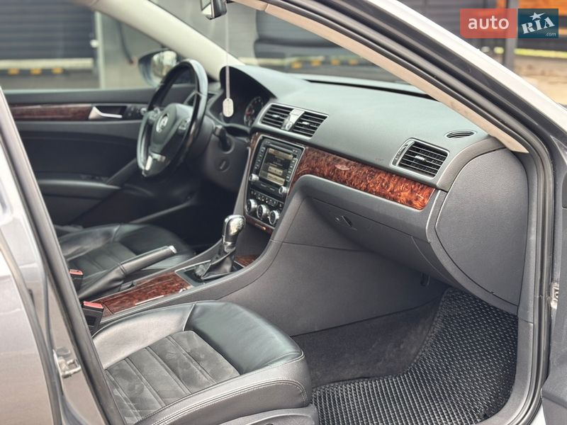 Седан Volkswagen Passat 2012 в Миргороде