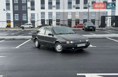 Седан Volkswagen Passat 1989 в Ровно