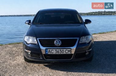 Седан Volkswagen Passat 2006 в Бурштыне