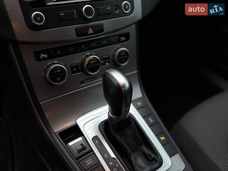 Седан Volkswagen Passat 2014 в Черновцах