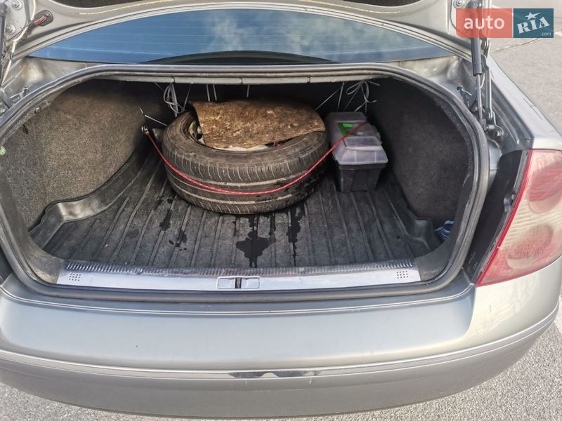 Седан Volkswagen Passat 2003 в Запорожье