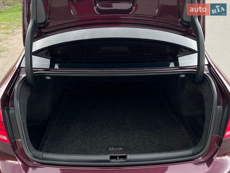 Седан Volkswagen Passat 2013 в Днепре