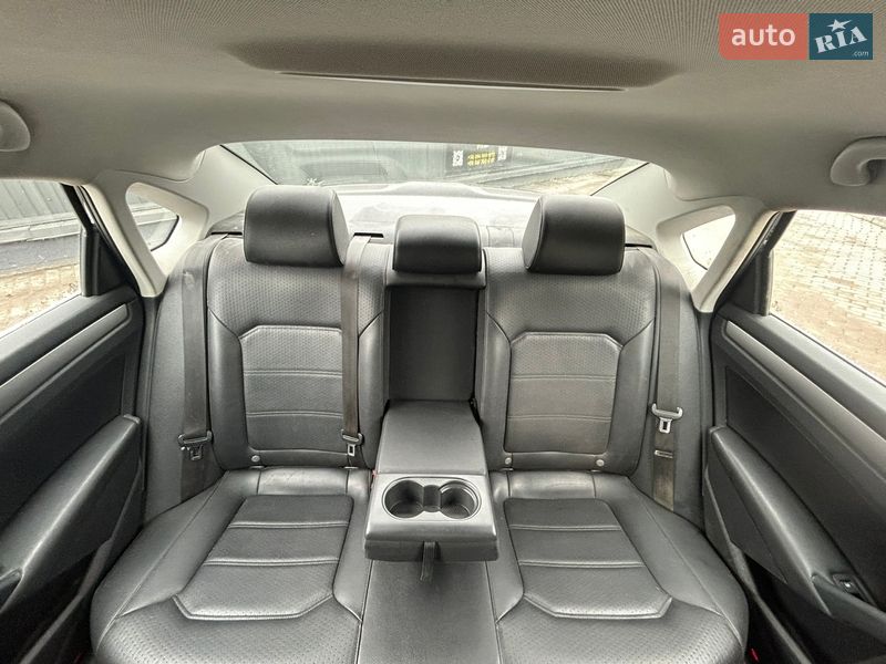 Седан Volkswagen Passat 2015 в Тернополе