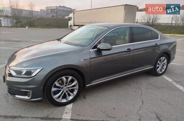 Седан Volkswagen Passat 2016 в Ужгороде