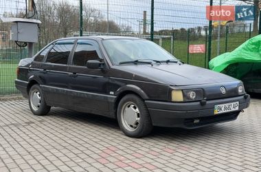 Седан Volkswagen Passat 1989 в Ровно