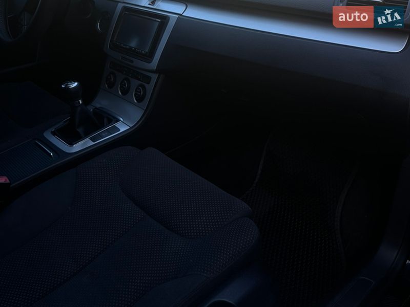 Универсал Volkswagen Passat 2009 в Киеве