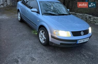 Седан Volkswagen Passat 1999 в Звягелі