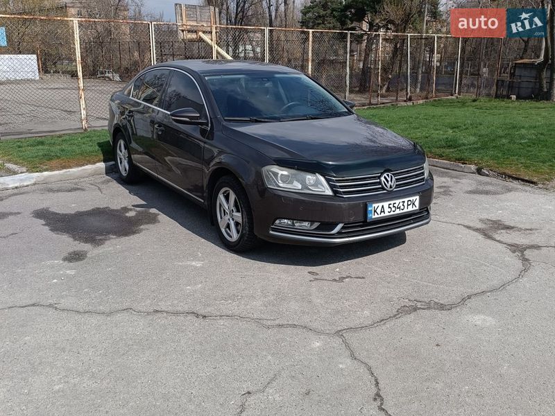 Седан Volkswagen Passat 2012 в Киеве