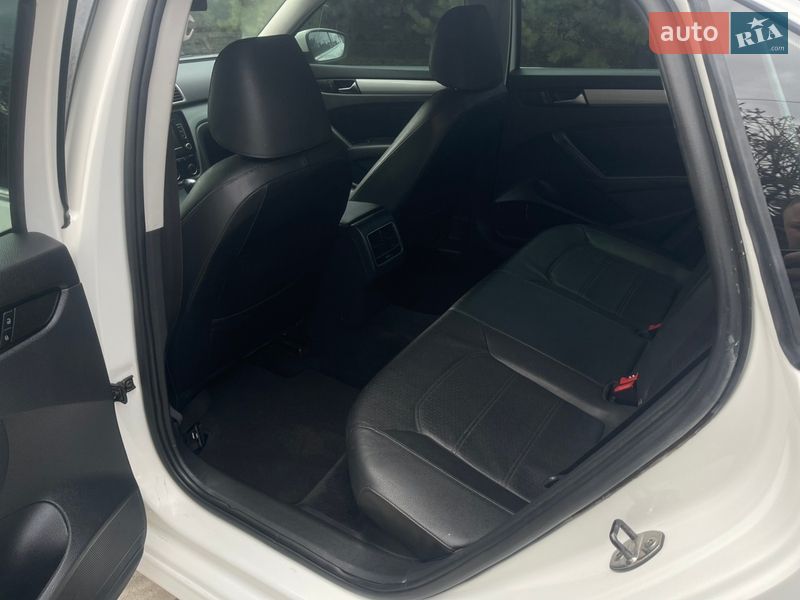 Седан Volkswagen Passat 2013 в Луцке