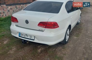 Седан Volkswagen Passat 2013 в Ромнах