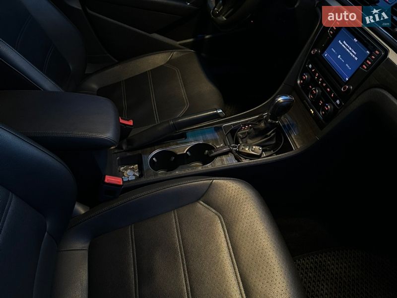 Седан Volkswagen Passat 2018 в Киеве