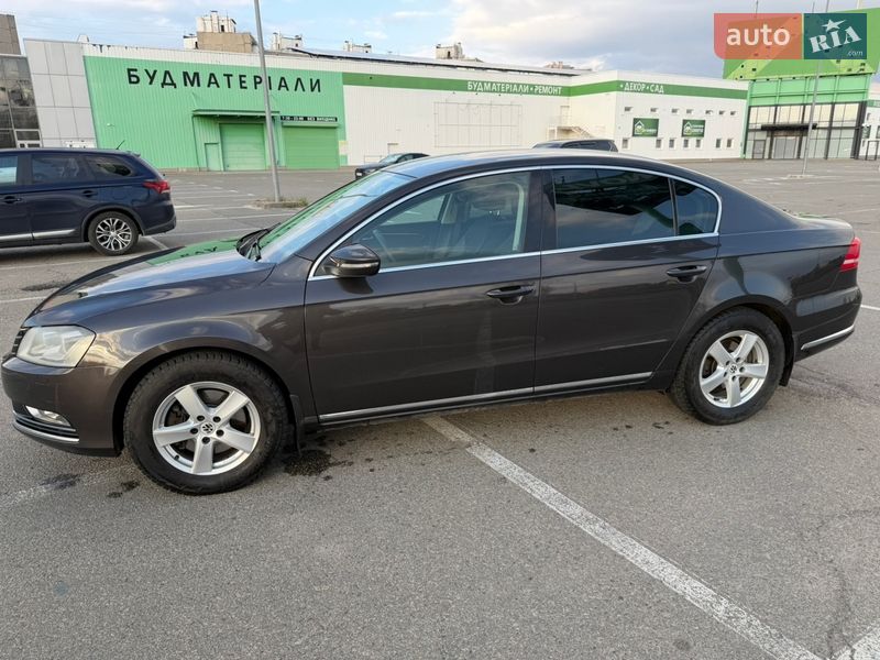 Седан Volkswagen Passat 2011 в Киеве