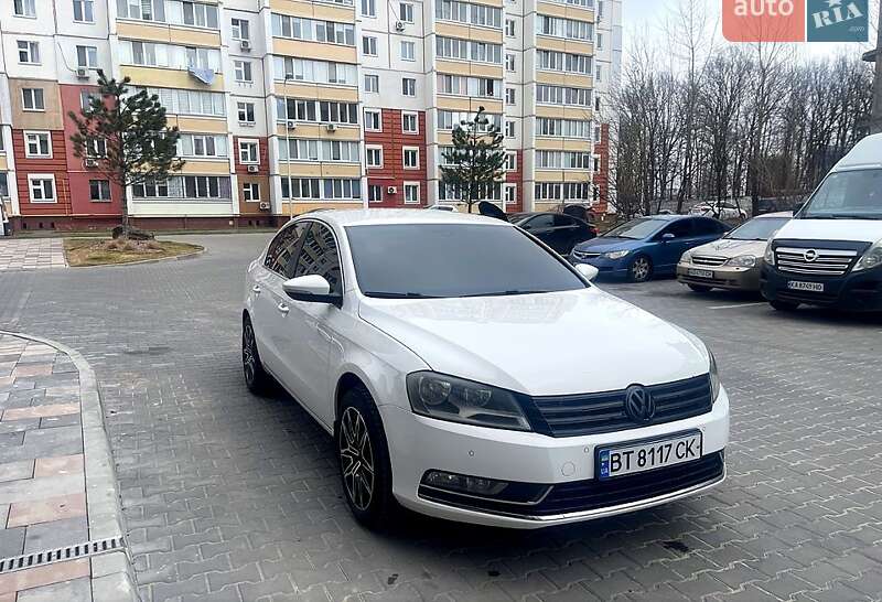 Седан Volkswagen Passat 2011 в Киеве