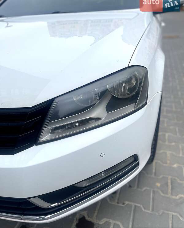 Седан Volkswagen Passat 2011 в Киеве