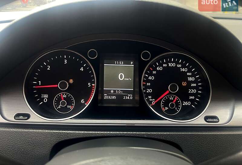 Седан Volkswagen Passat 2011 в Киеве