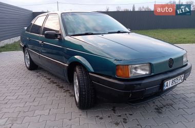 Седан Volkswagen Passat 1989 в Бородянке