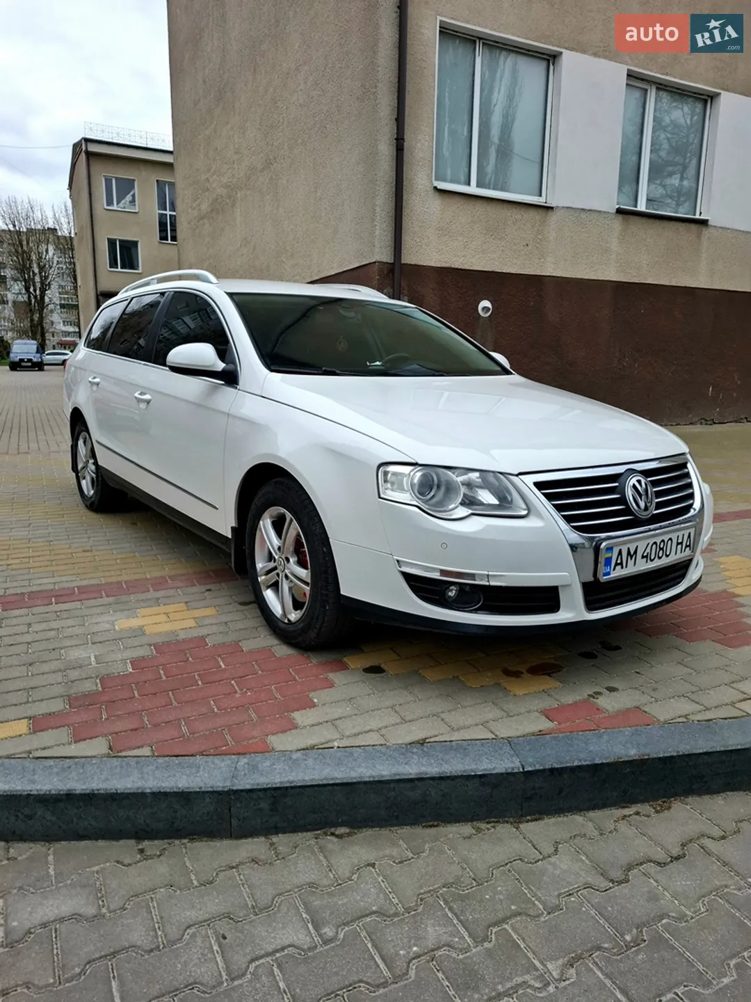 2010 Volkswagen Passat - мініатюра 2