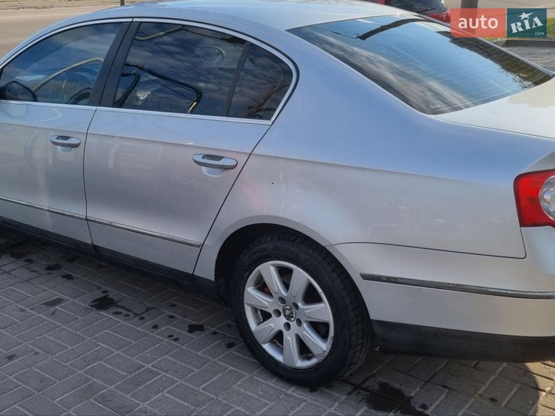 Седан Volkswagen Passat 2005 в Днепре
