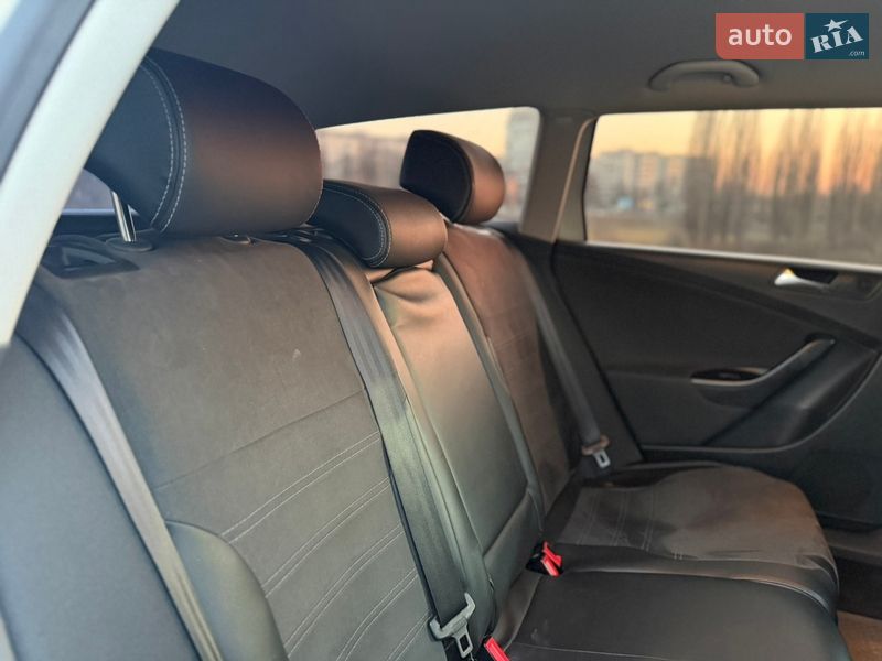 Универсал Volkswagen Passat 2009 в Ровно